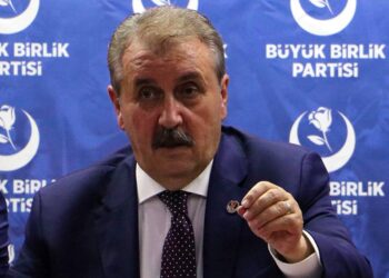Mustafa Destici’den bankalara çağrı: Limit düşürmek isteyenlerin kartlarını iptal edin