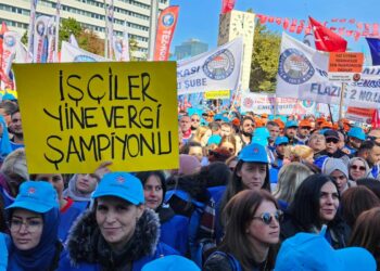 Oy makineniz değiliz, ayağınızı denk alın!