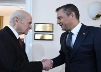 “Özel’in performansı Deniz Baykal’ın ‘devlet ciddiyeti’ni hatırlattı, hayra alamet değil bu”