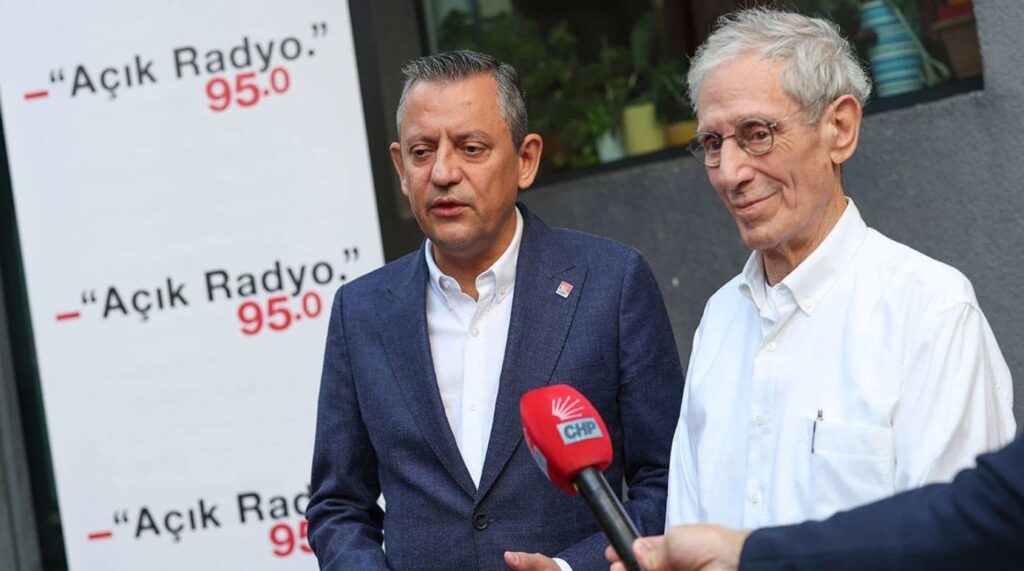 Özgür Özel’den Açık Radyo’ya dayanışma ziyareti: Açılınca program yapacağım