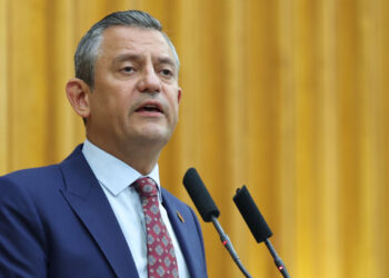 Özgür Özel'den Kurmaylarıyla Kritik Görüşme: CHP'de 'Esenyurt' Zirvesi