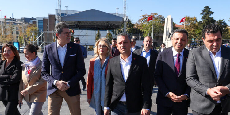 Özgür Özel'den 'Terör Karşıtı' Mitinge Çağrı