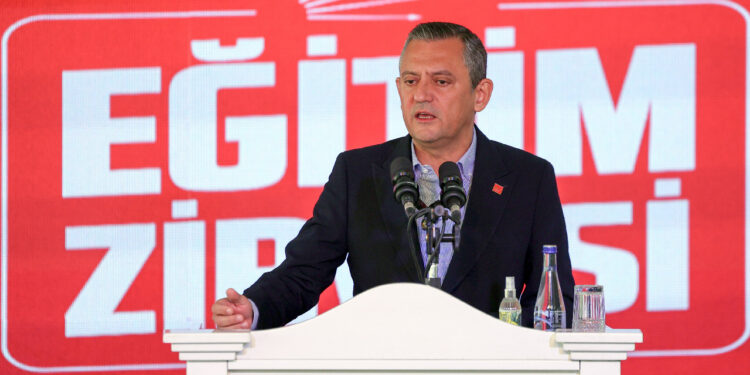 Özgür Özel'den 'Yenidoğan Katliamı'na Karışan CHP'liye Rest: Onu Partide Tutan Şerefsizdir, Namussuzdur