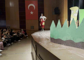 Pamuk ile Kömür Tiyatrosu Çocuklara Hem Öğretti Hem Eğlendirdi