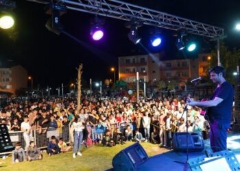 Pasûr’da halk konserine yoğun ilgi