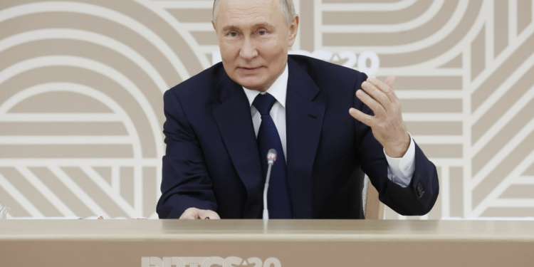 Putin: Filistinliler kendi topraklarını terk etmeyecek, çözüm için bağımsız Filistin kurulmalı