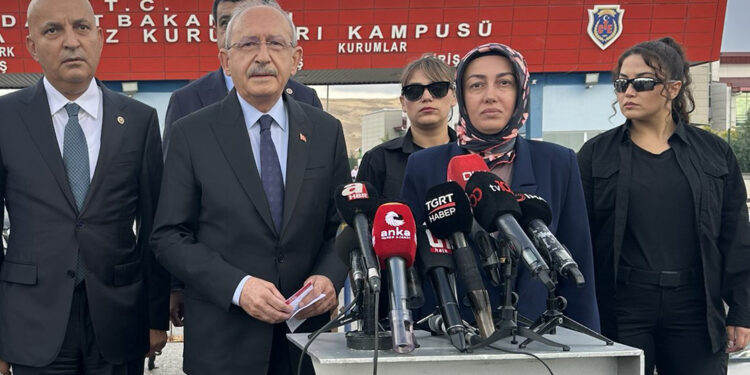 SİNAN ATEŞ DAVASI | Kılıçdaroğlu: “Dosya karartılıyor, asıl faillerin kimler olduğunu hepimiz biliyoruz”