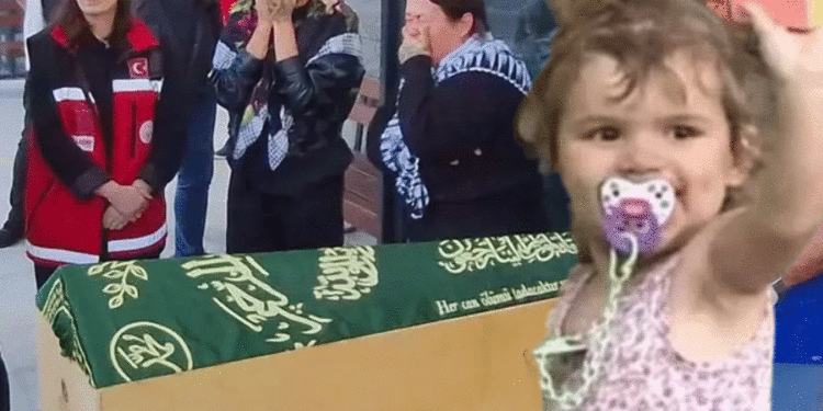 Sıla bebek gözyaşlarıyla toprağa verildi