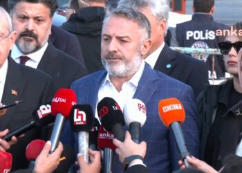 Sokrates der ki kanunlar kötü olsa da sabretmek zorundayız