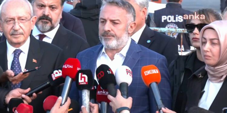 Sokrates der ki kanunlar kötü olsa da sabretmek zorundayız