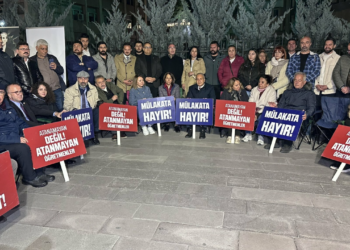 Sözleşmeli Öğretmenlik Mülakatlarına Tepki: CHP'den Milli Eğitim Bakanlığı Önünde Oturma Eylemi