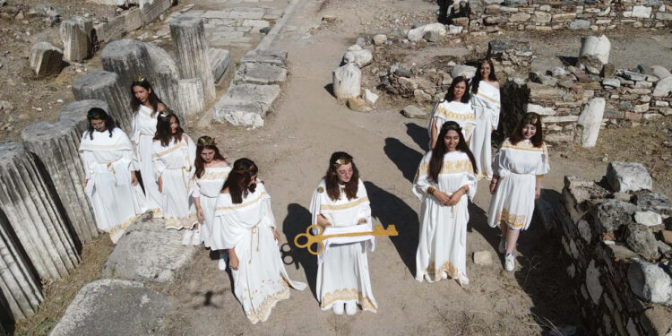 Stratonikeia Antik Kenti'nde Anahtar Taşıma Töreni Tekrar Canlandırıldı