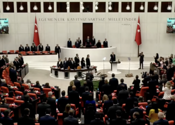 TBMM’de yeni yasama yılı başladı; CHP, Erdoğan’ı ayakta karşıladı