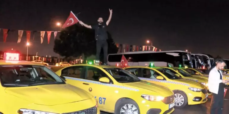 Taksiciler, TUSAŞ’a düzenlenen terör saldırısında hayatını kaybeden meslektaşları Murat Arslan'ı andı