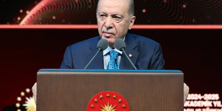 Tayyip Erdoğan, artan vahşeti tv dizileri ve infaz sistemine bağladı