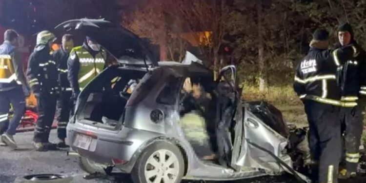 Tekirdağ’da iş makinesine çarpan otomobil yandı: 5 ölü