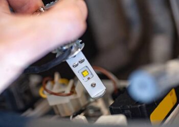 Trafikteki 'Xenon far' tehlikesi artıyor; sürücüler ve yayalar risk altında