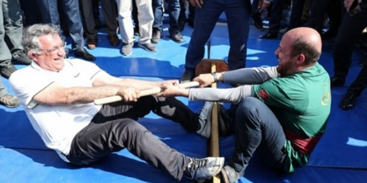 Türkiye-Kırgızistan arasındaki kriz çıkaran rektör iki ülke parlamentosunun da gündeminde