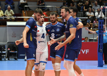 Türkiye'nin Dev Kulübü Ligden Çekildi, Federasyon Şokta