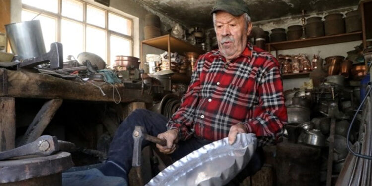 Türkiye'nin Son Ustası "Ben Ölünce Bitecek" Dedi: Günlük 2 Bin Liraya Çalışacak Eleman Bulamıyor
