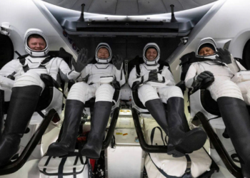 Uzayda Mahsur Kalan Astronotlar Aylar Sonra Dünyada