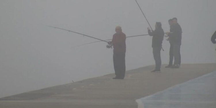 Vapur seferleri ‘sis’ nedeniyle iptal edilmişti; Boğazda gemi trafiği, güney-kuzey yönlü olarak açıldı