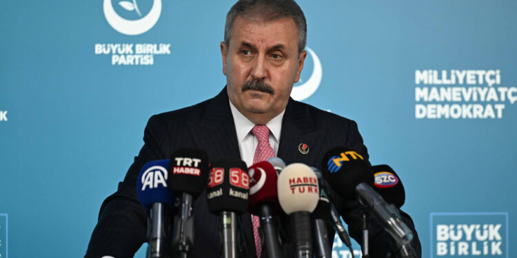 Vatandaş Tepki Yağdırdı, Destici Sahip Çıktı: Vermeyen DEM'i, Yunanistan'ı, Ermenistan'ı Savunur