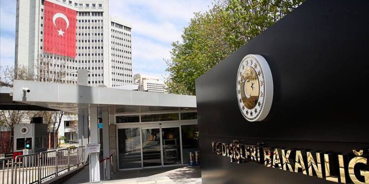 Vatandaşlarımız tahliye kararı için Bakanlık ve Beyrut Büyükelçiliğini takip etmeli