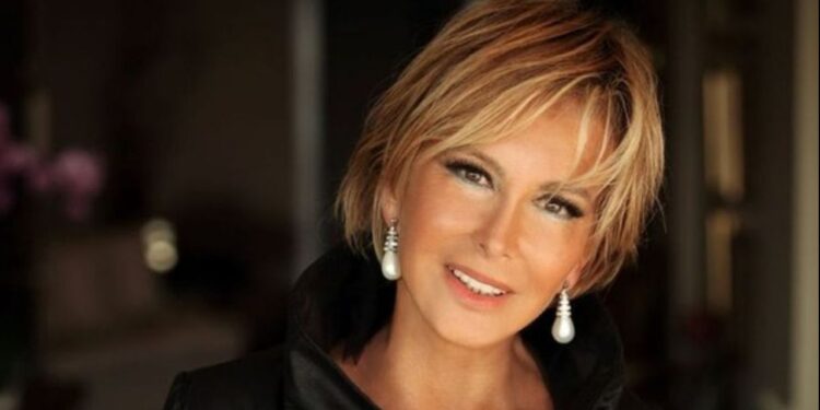 Yeşilçam’ın efsane oyuncusu Filiz Akın hastaneye kaldırıldı