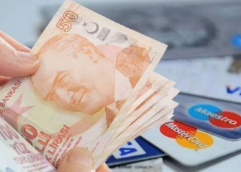 Yılın ilk sekiz ayında, 1 milyon 213 bin kişi kredi ya da kredi kartı borcunu ödeyemediği için yasal takibe düştü