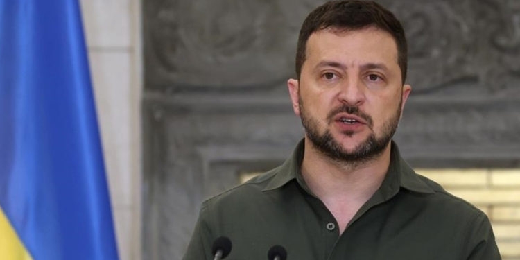 Zelenskiy İmzaladı! Yabancılar Subay Olarak Görev Yapabilecek