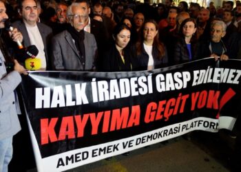 Esenyurt Belediyesi’ne kayyum atanması Diyarbakır ve Gaziantep’te protesto edildi