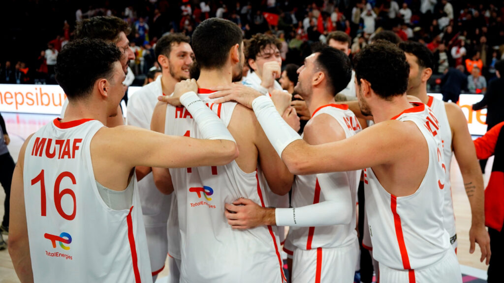 12 Dev Adam FIBA Dünya Sıralamasındaki Yerini Korudu