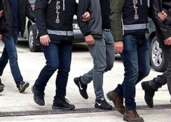 Birçok kentte ev baskını: Eşbaşkan ve gazeteciler gözaltında