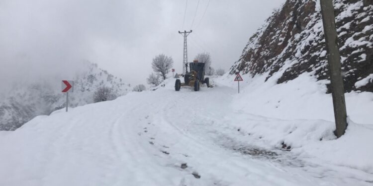 Amed’de 98 köy yolu ulaşıma açıldı