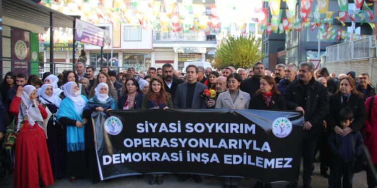 Birçok kentte gözaltı protestosu