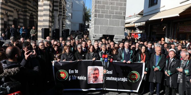 Tahir Elçi katledildiği yerde anıldı