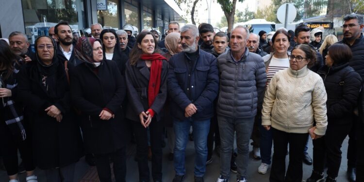 Gülistan Sönük: Boyun eğen tek bir Kürt göremeyecekler