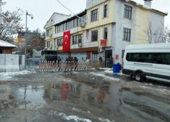 Kayyıma tepki gösterip, toplantıyı terk ettiler