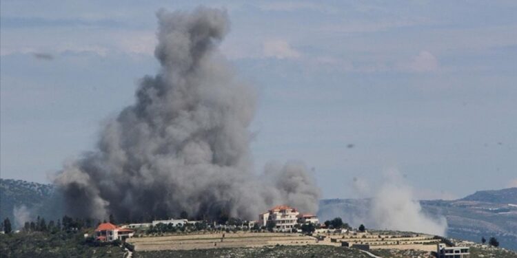 Hizbullah, İsrail’in askeri mevzilerini hedef aldığını açıkladı