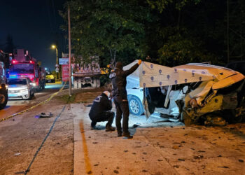 4 Araç Birbirine Girdi, Ortalık Savaş Alanına Döndü