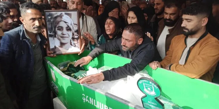 6 Yaşındaki Şirin'in Mezarına da Gelinlik Bırakıldı! 'Bir Kız Çocuğunun Tek Hayat Gayesi Gelin Olmak Mı?'