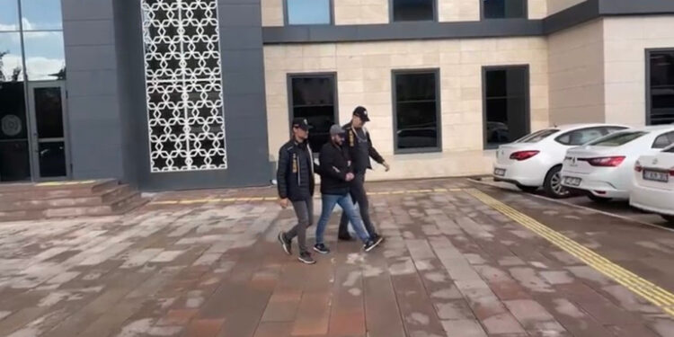 61 Ayrı Suçtan Aranan Sosyal Medya Dolandırıcısı Yakalandı