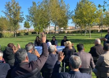 Amed’de ilçe belediyeleri toplantılarını halkla aldı