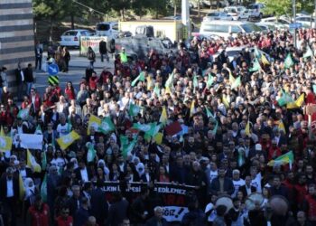 Amed’de kitlesel yürüyüş: Kayyımları bu topraklardan temizleyeceğiz
