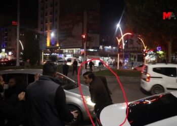 Kendilerini polis diye tanıtan kişiler gazetecileri silahla tehdit etti