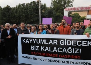 Mêrdîn’de belediye önünde nöbet başlatıldı