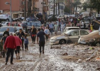 İspanya’da ölü sayısı 217’ye çıktı, halk Kral’ı protesto etti