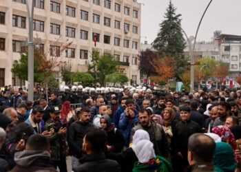 Kayyıma tepkiler: Halk iradesi gasp edilemez