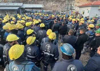 500 madenci özelleştirmeye karşı kendini madene kapattı